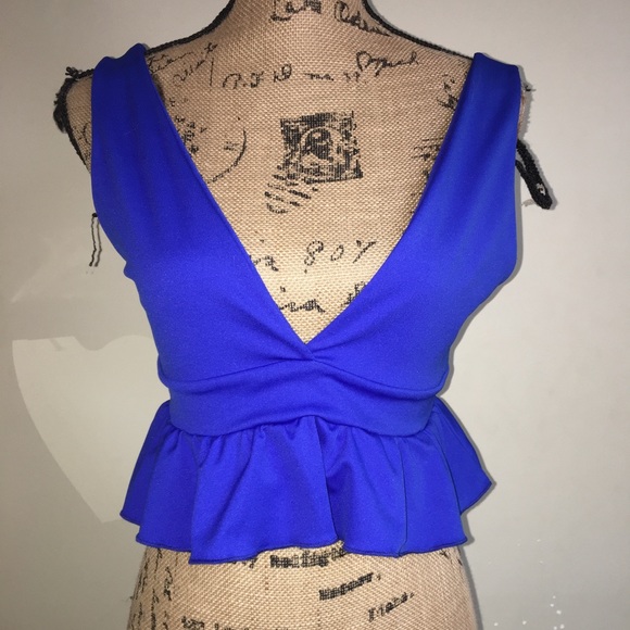 Crop v tank top - Picture 1 of 5